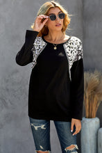 Load image into Gallery viewer, Leopard Snakeskin Print Dropped Shoulder Top